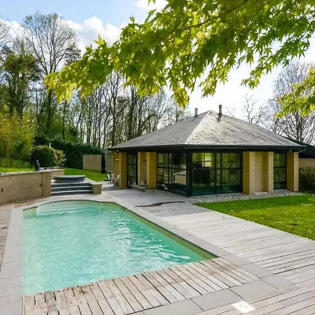 فيلة Picturesque With Swimming Pool Bierges