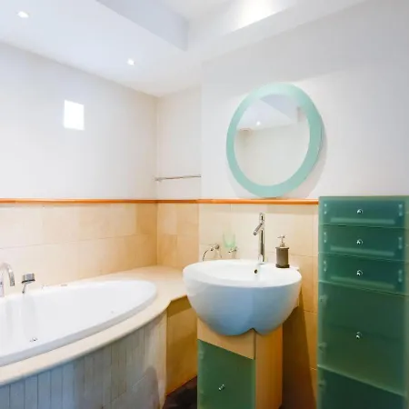 Picturesque With Swimming Pool *